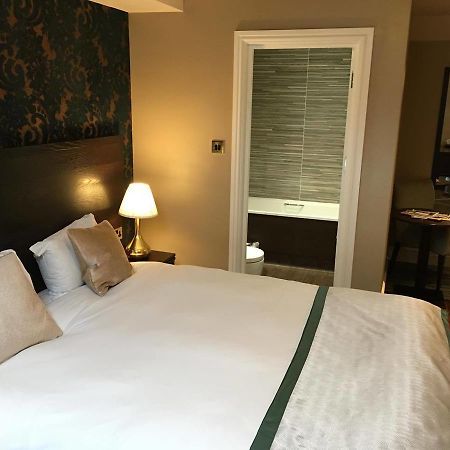 Hotel The Wyndham Arms-Wetherspoon à Bridgend  Extérieur photo