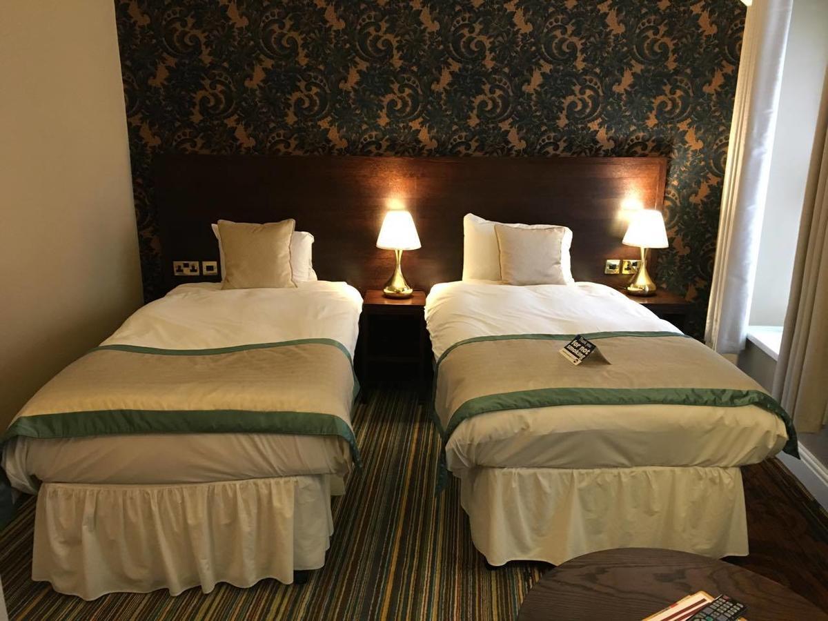Hotel The Wyndham Arms-Wetherspoon à Bridgend  Extérieur photo