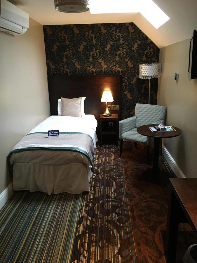 Hotel The Wyndham Arms-Wetherspoon à Bridgend  Extérieur photo