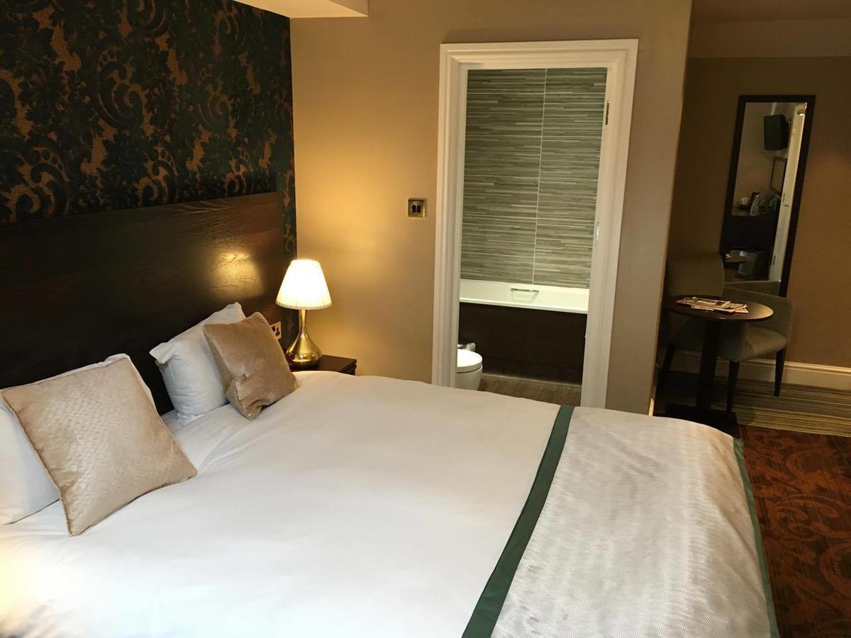 Hotel The Wyndham Arms-Wetherspoon à Bridgend  Extérieur photo