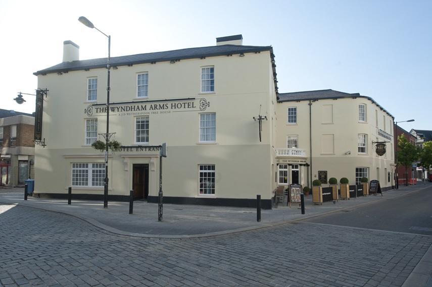 Hotel The Wyndham Arms-Wetherspoon à Bridgend  Extérieur photo