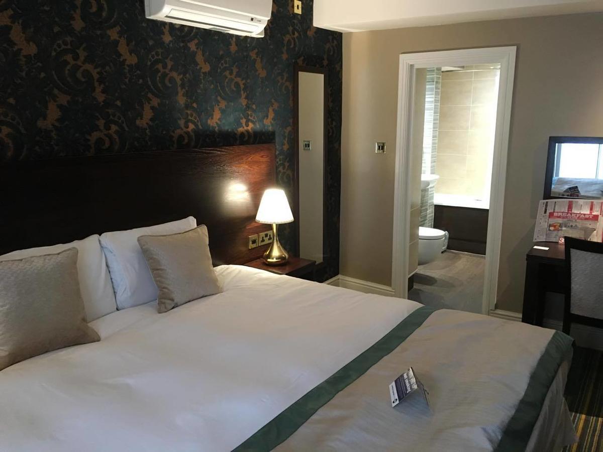 Hotel The Wyndham Arms-Wetherspoon à Bridgend  Extérieur photo