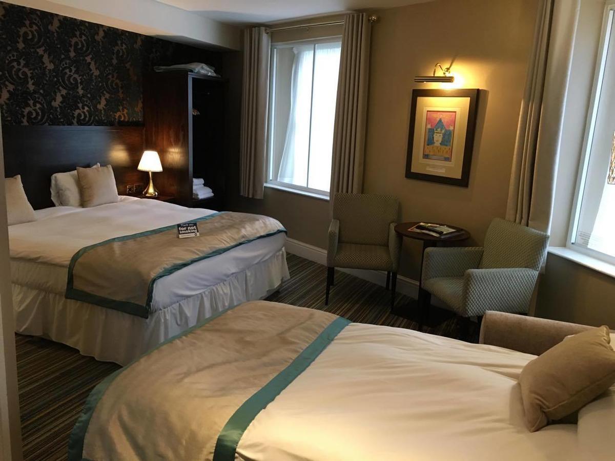 Hotel The Wyndham Arms-Wetherspoon à Bridgend  Extérieur photo