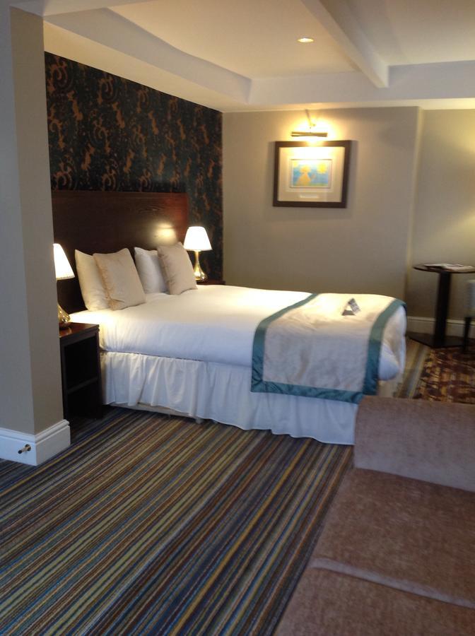Hotel The Wyndham Arms-Wetherspoon à Bridgend  Extérieur photo