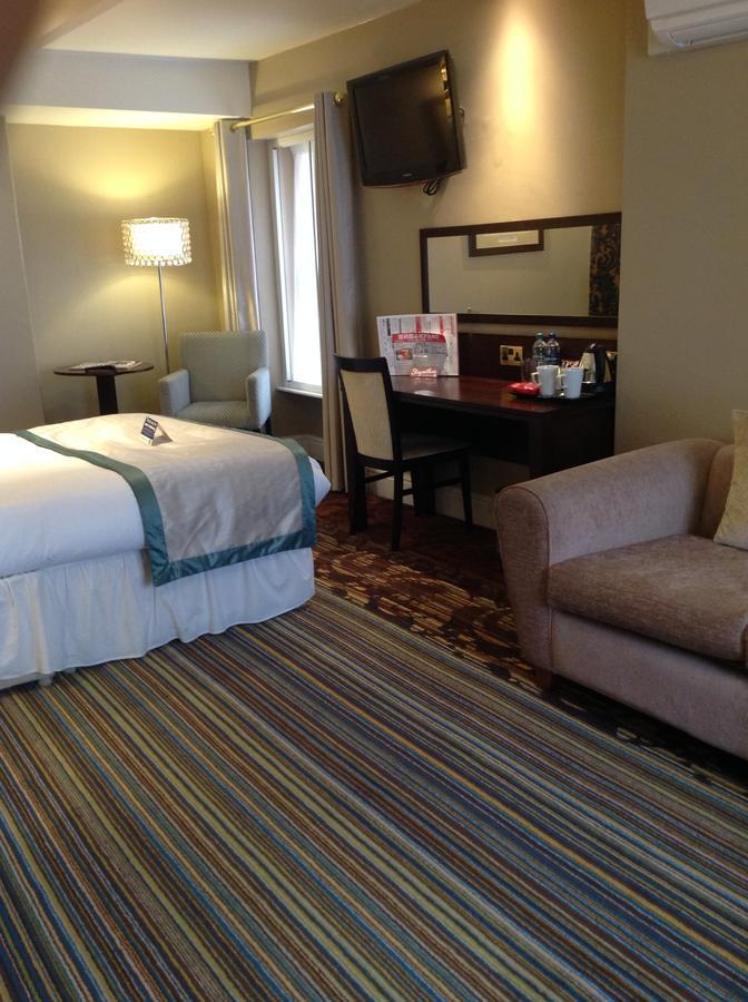 Hotel The Wyndham Arms-Wetherspoon à Bridgend  Extérieur photo